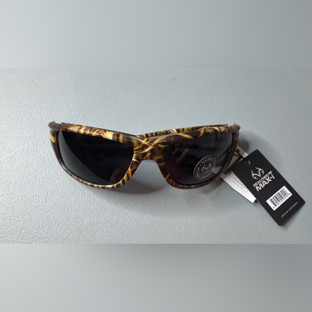 Realtree max-7 camouflage Sunglasses with Dark Lenses